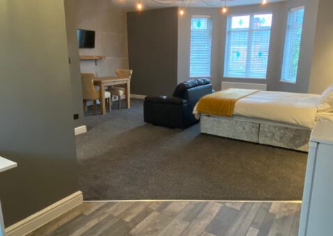 Spacious bedroom in property for rent in Hull